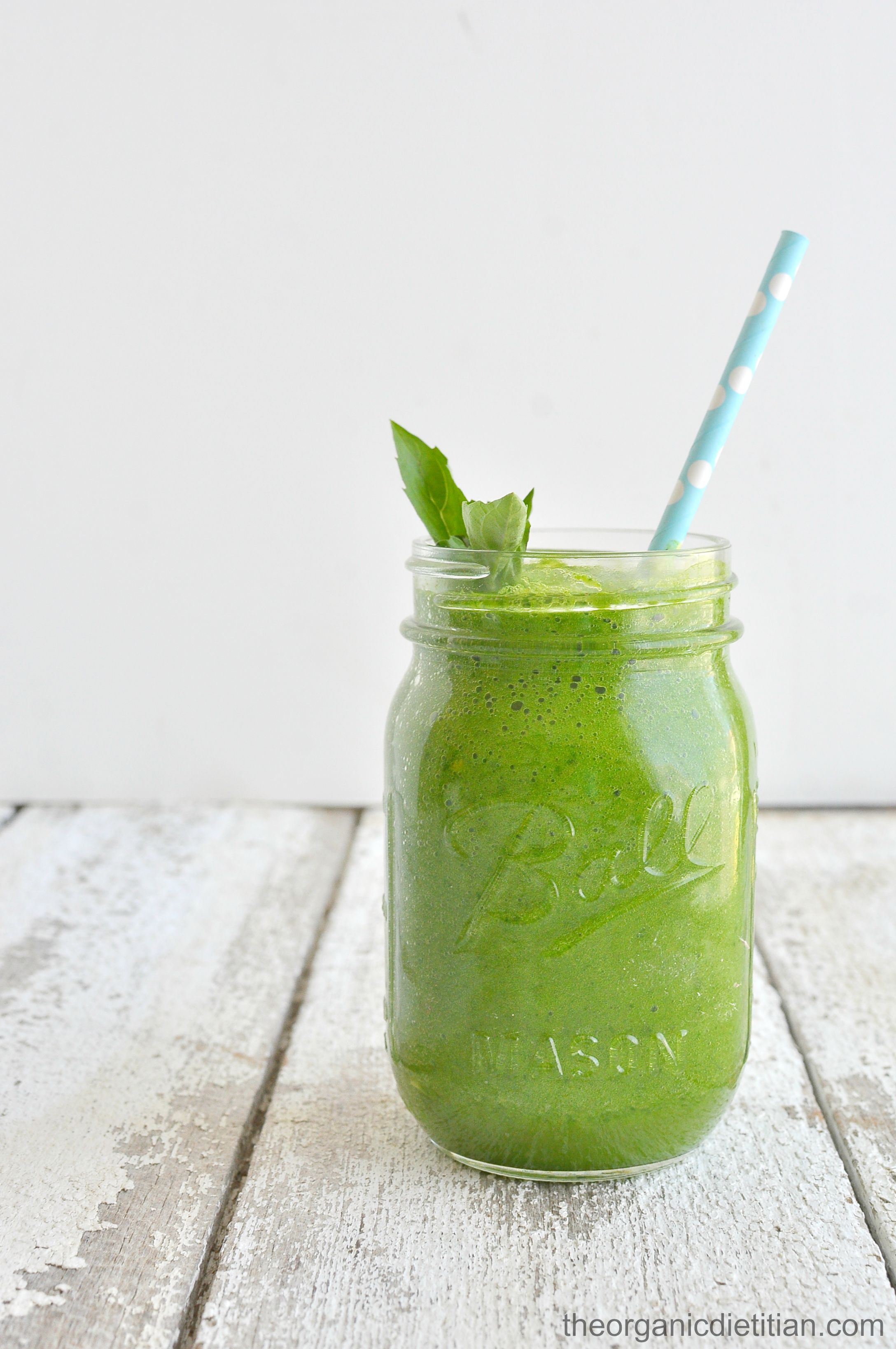 Back to Basics Green Smoothie - The Organic Dietitian